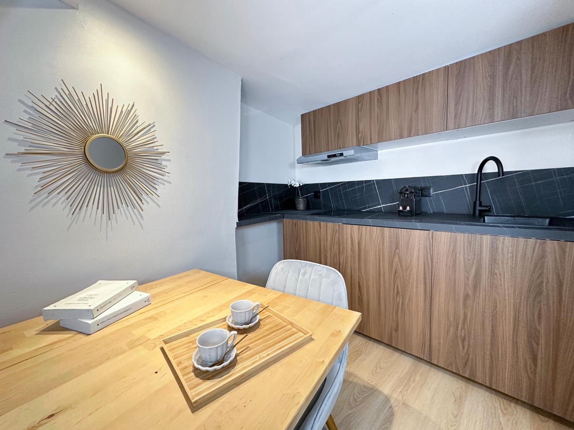 Appartement Buttes Chaumont - Amazing Duplex - 6062 *